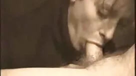 Seks di atas batu ko ...