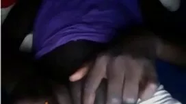 Gadis itu jatuh ke t ...