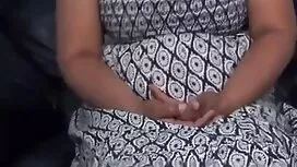 Dua wanita cantik pa ...