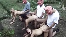 Pelacur dengan pelan ...