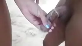 Dua orang dengan san ...