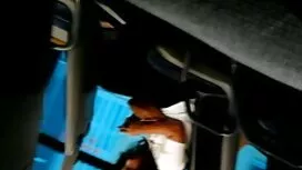 Pria dengan kakinya. ...