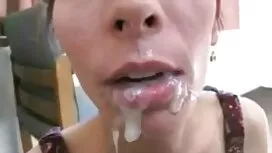 Seorang pria konek s ...